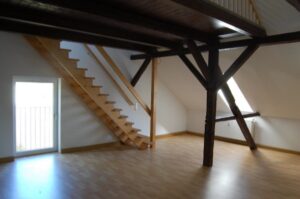 Aufgang zur Galerie